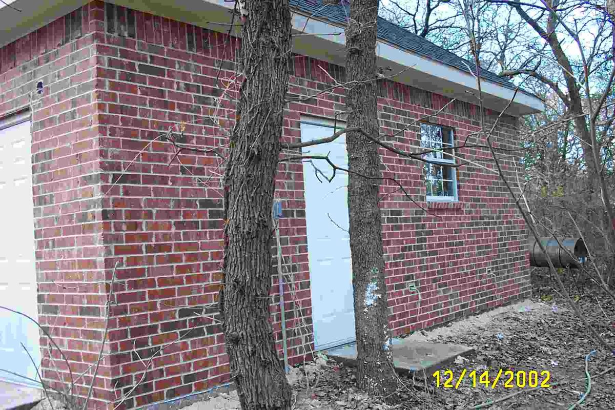 Storage building, side view